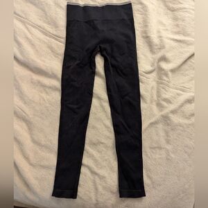 NWOT Vuori helix seamless legging, black, size small